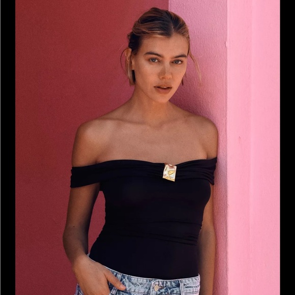 Zara POLYAMIDE BANDEAU BODYSUIT
BLACK 0/1026/165/800/02 - Picture 1 of 6